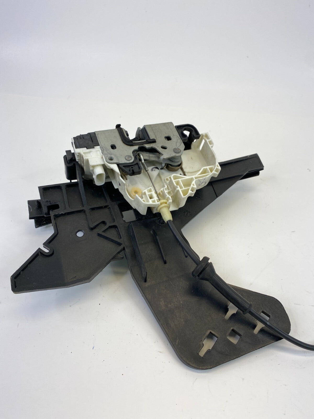 2011-2016 Chrysler Town & Country Front Right Door Lock Latch Actuator 04589694A