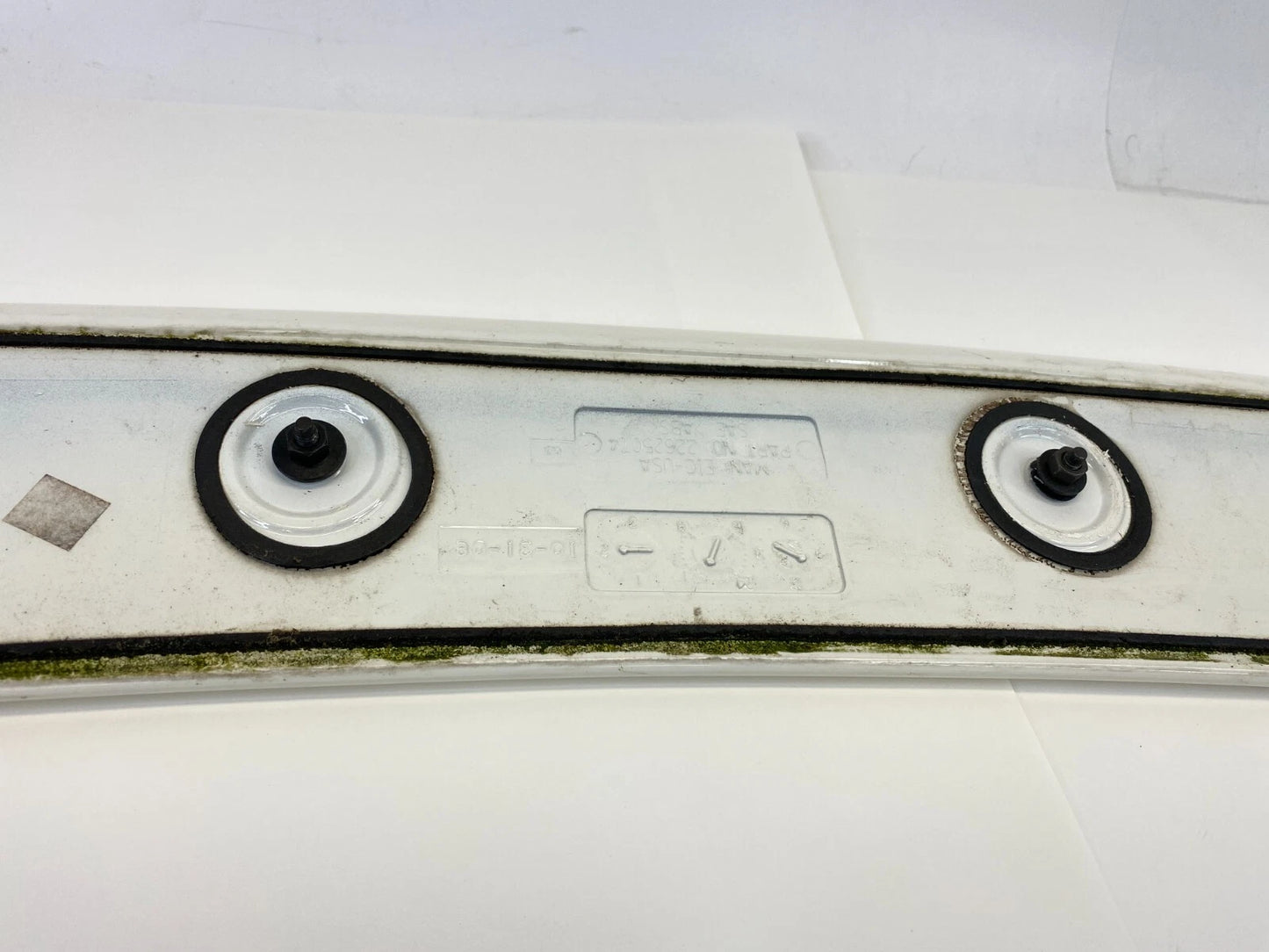 05-09 PONTIAC G6 SEDAN REAR TRUNK LID SPOILER WING MOUNTED WHITE 22625074 OEM