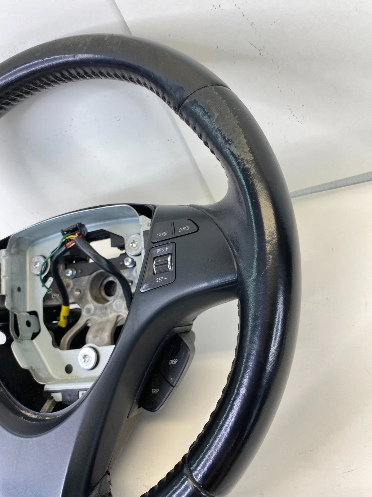 2010-2013 SUZUKI KIZASHI STEERING WHEEL WITH AUDIO & CRUISE CONTROL LEATHER OEM