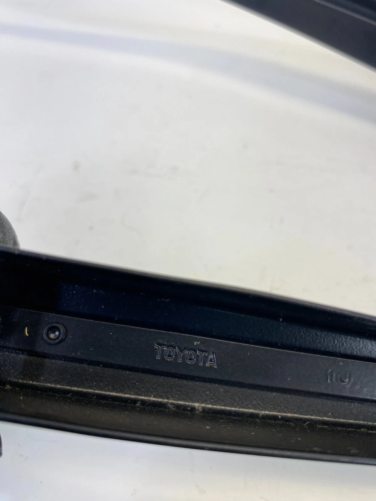 2004-2009 TOYOTA PRIUS FRONT LEFT & RIGHT WINDSHIELD WIPER ARM SET OEM