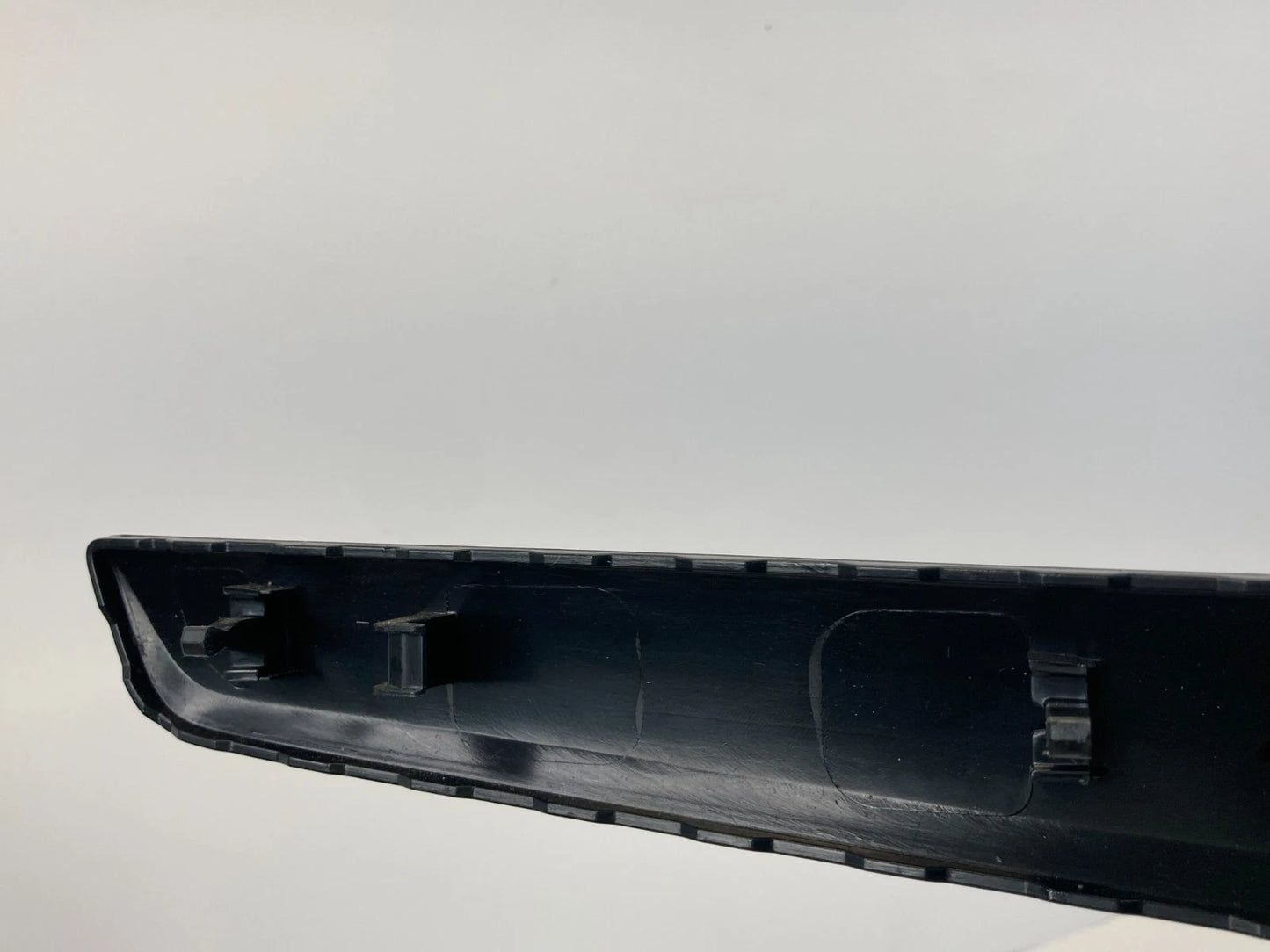 2012-2015 VOLKSWAGEN PASSAT REAR RIGHT DOOR PANEL MOLDING BEZEL 561867420B OEM