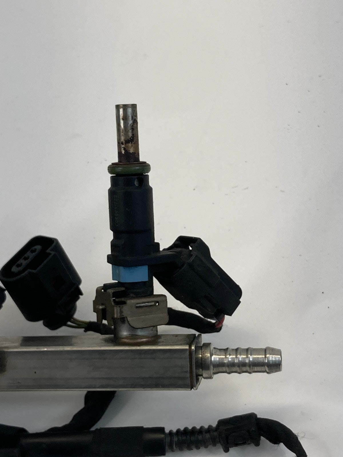 2012-2014 Volkswagen Passat 2.5L L5 Engine Fuel Injection Rail W/ Injectors OEM