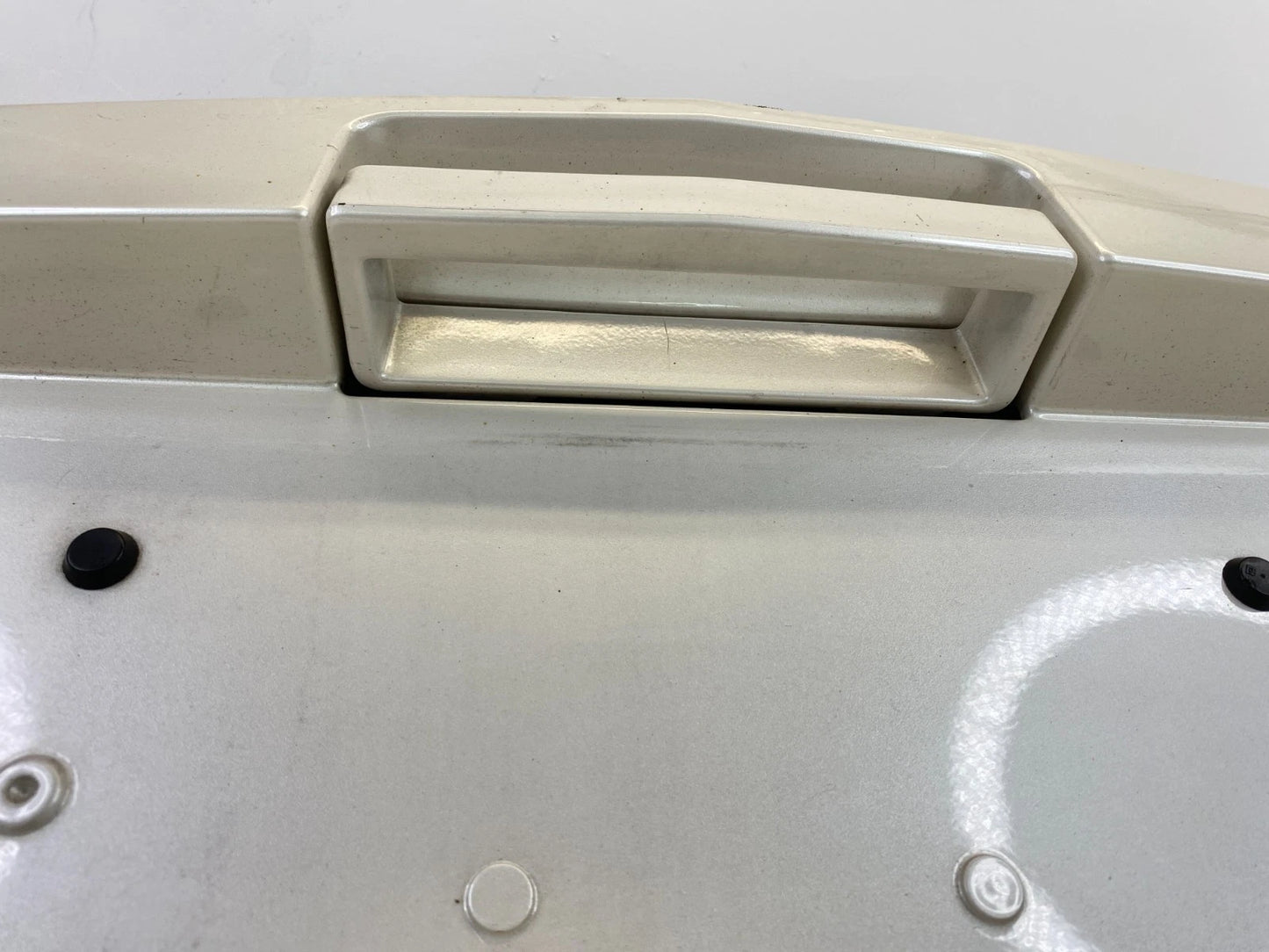 04-09 CADILLAC SRX TRUNK LID LICENSE PLATE HOLDER W/ BACKUP LIGHT LAMP 10387217