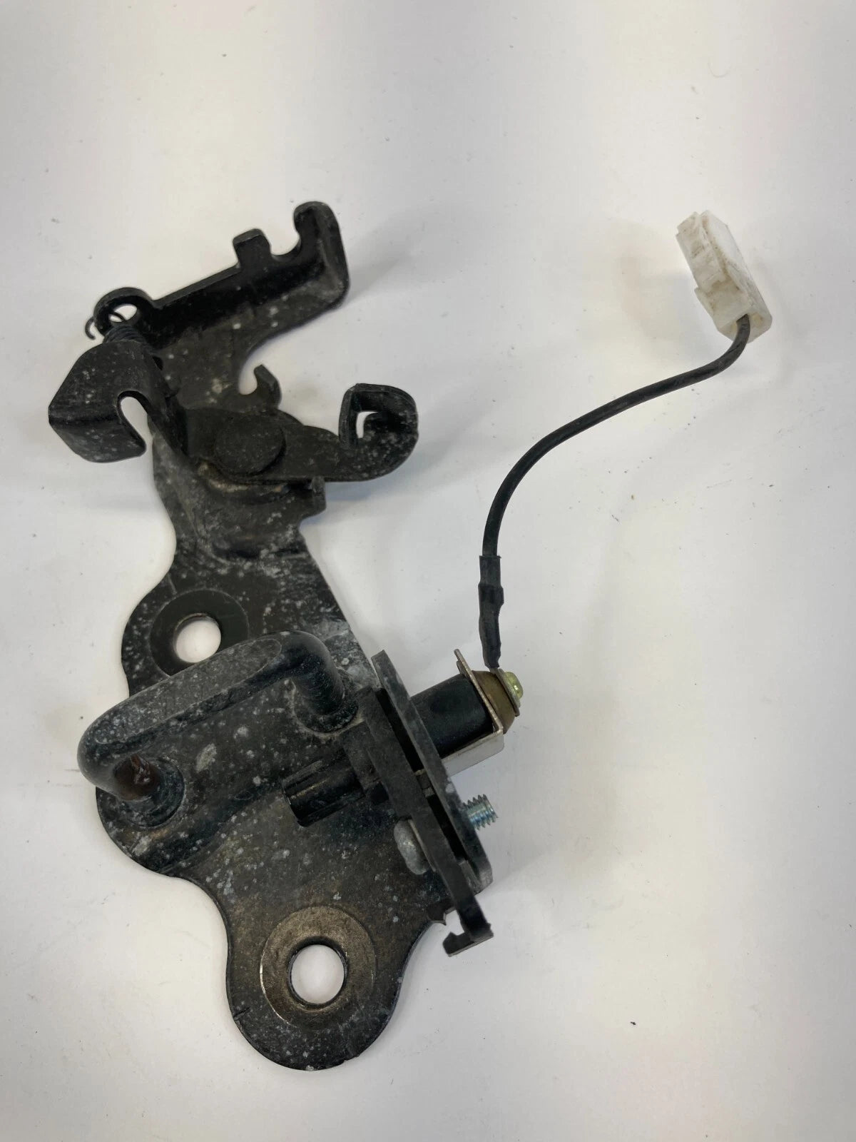 06 07 08 09 10 11 KIA RIO SEDAN REAR TRUNK DECK LID LATCH STRIKER OEM