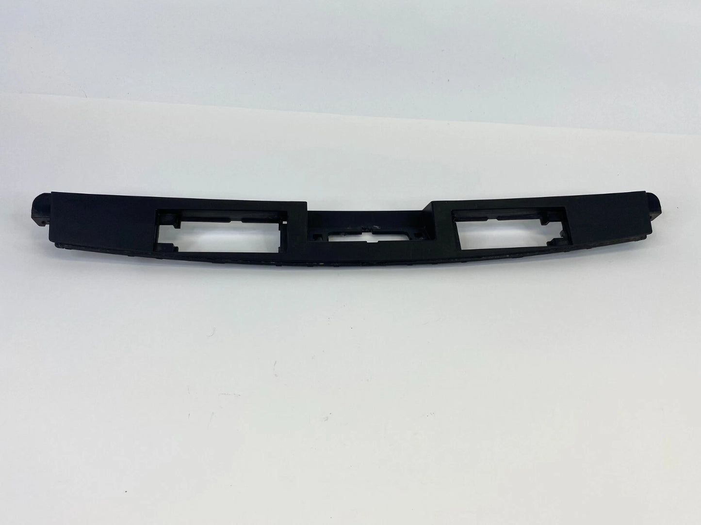 2010-2015 HYUNDAI TUCSON TRUNK TAILGATE LOWER GARNISH BEZEL 873722S000 OEM