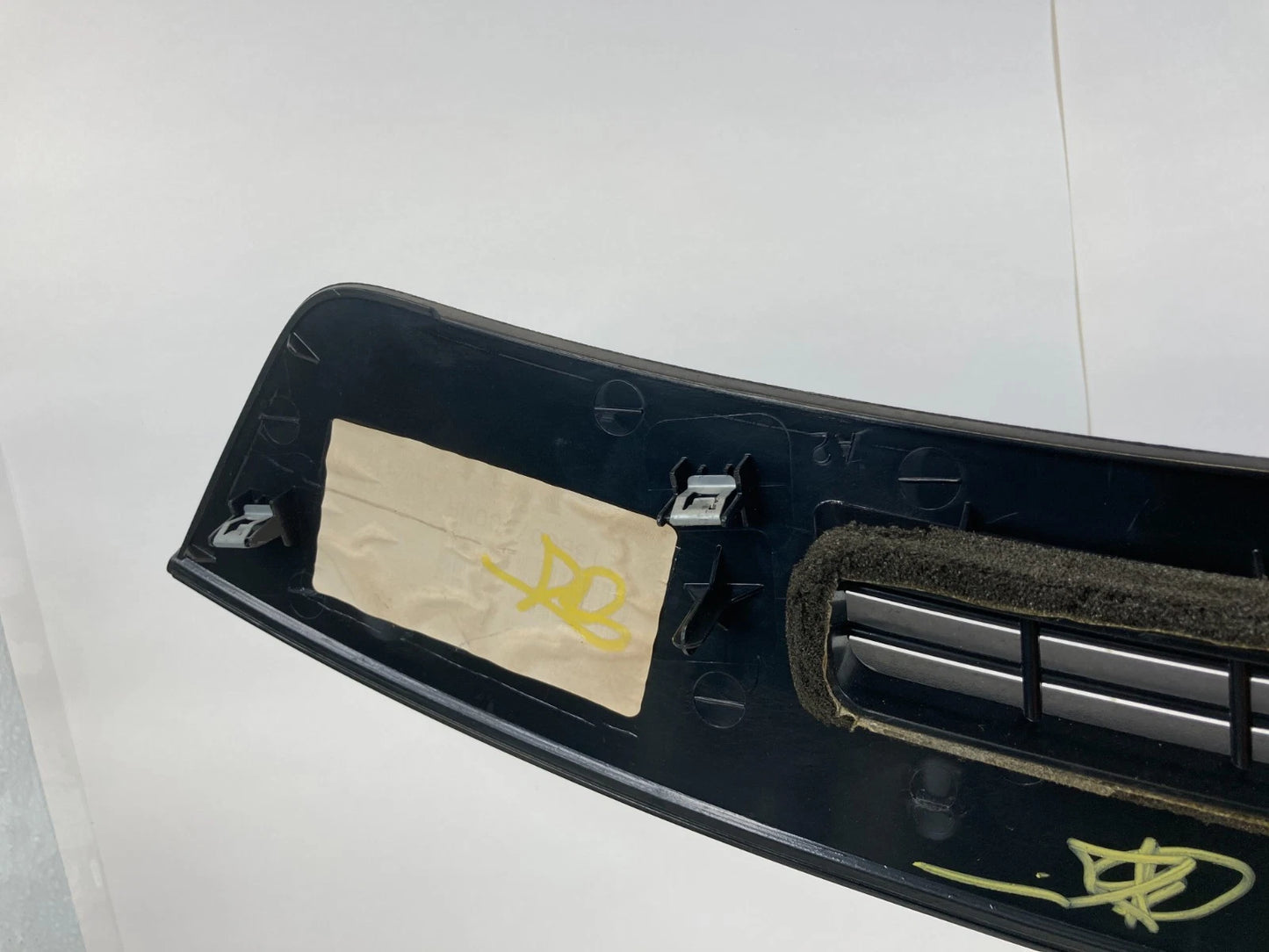 2008-2010 DODGE CHARGER CHRYSLER 300 DASH UPPER DEFROSTER GRILLE COVER 61411N024