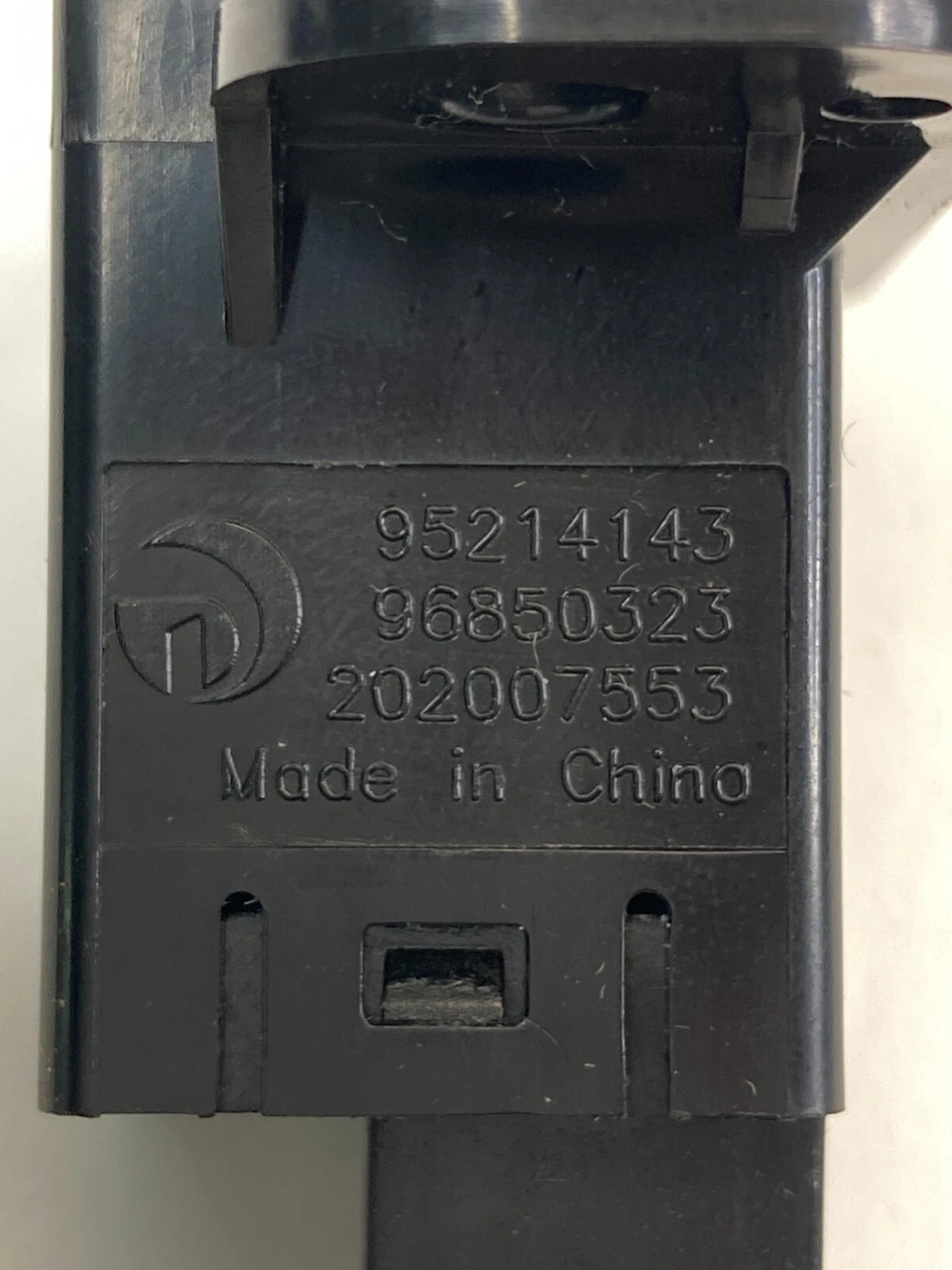 11-16 CHEVROLET CRUZE EMERGENCY LIGHT WARNING HAZARD SWITCH BUTTON 95214143 OEM