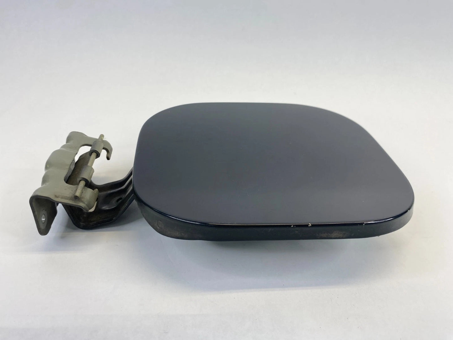 2013-2019 NISSAN SENTRA SEDAN 1.8L 16V FUEL FILLER DOOR GAS LID COVER