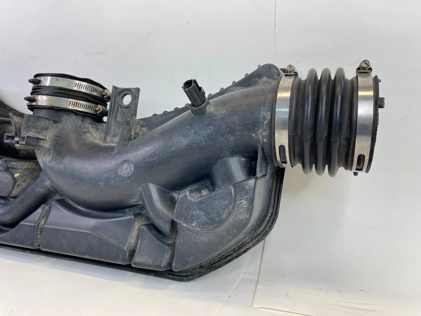 2005-2008 JEEP GRAND CHEROKEE 5.7L AIR INTAKE RESONATOR OEM 53013517AD