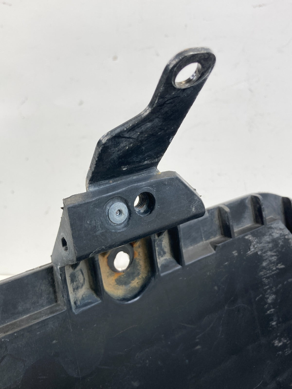 2008 2009 Cadillac SRX 3.6L V6 A/T Battery Support Tray Assembly 25783790 OEM