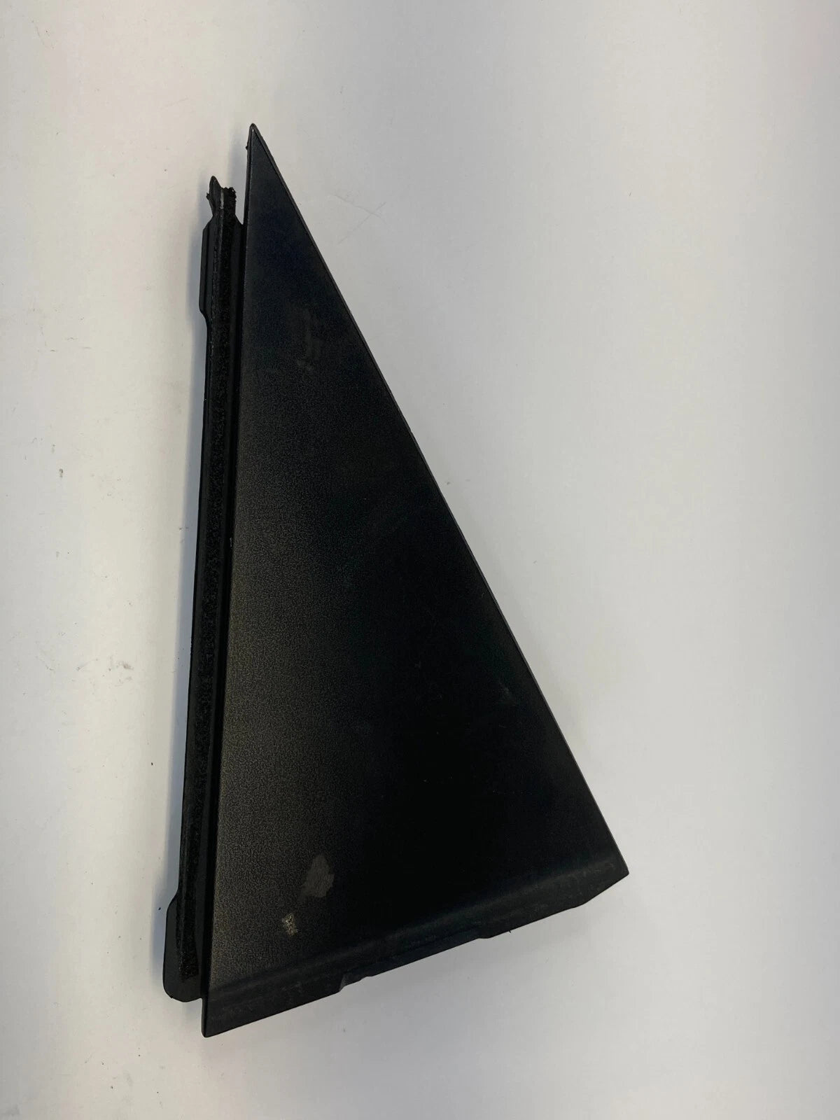 09 10 HYUNDAI ELANTRA REAR LEFT BACK DOOR INNER DELTA CORNER TRIM OEM 839102H001
