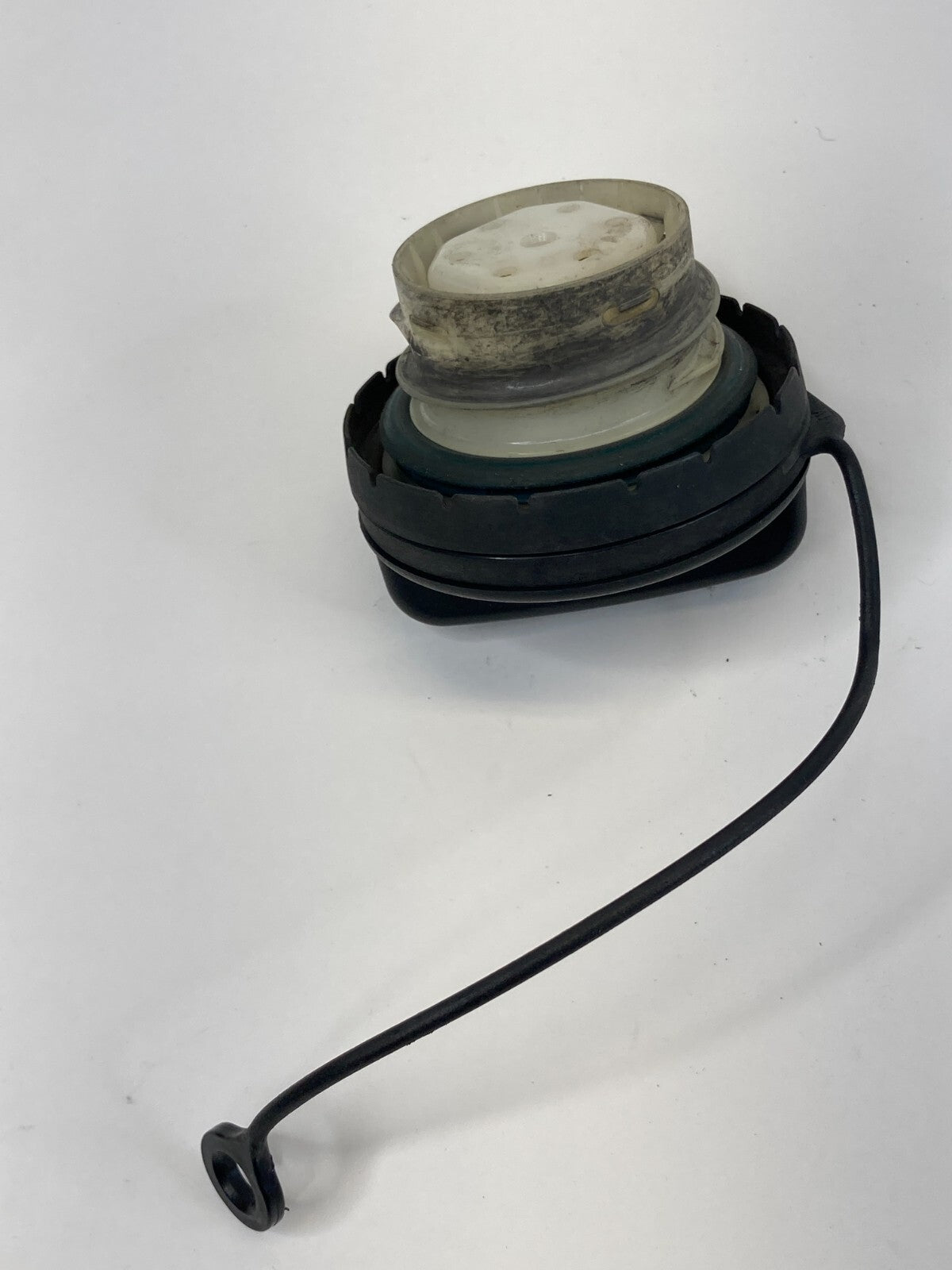 2011-2016 LaCrosse 2011-2017 Regal Fuel Filler Tank Cap Gas Top Cover OEM