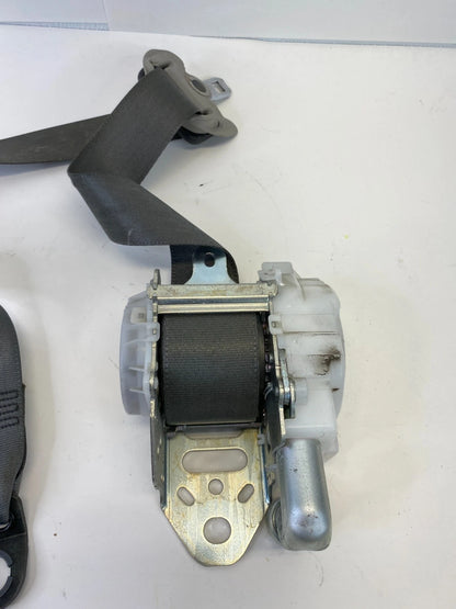 10-15 TOYOTA PRIUS FRONT RIGHT PASSENGER SEAT BELT RETRACTOR GRAY 7S8560-P OEM