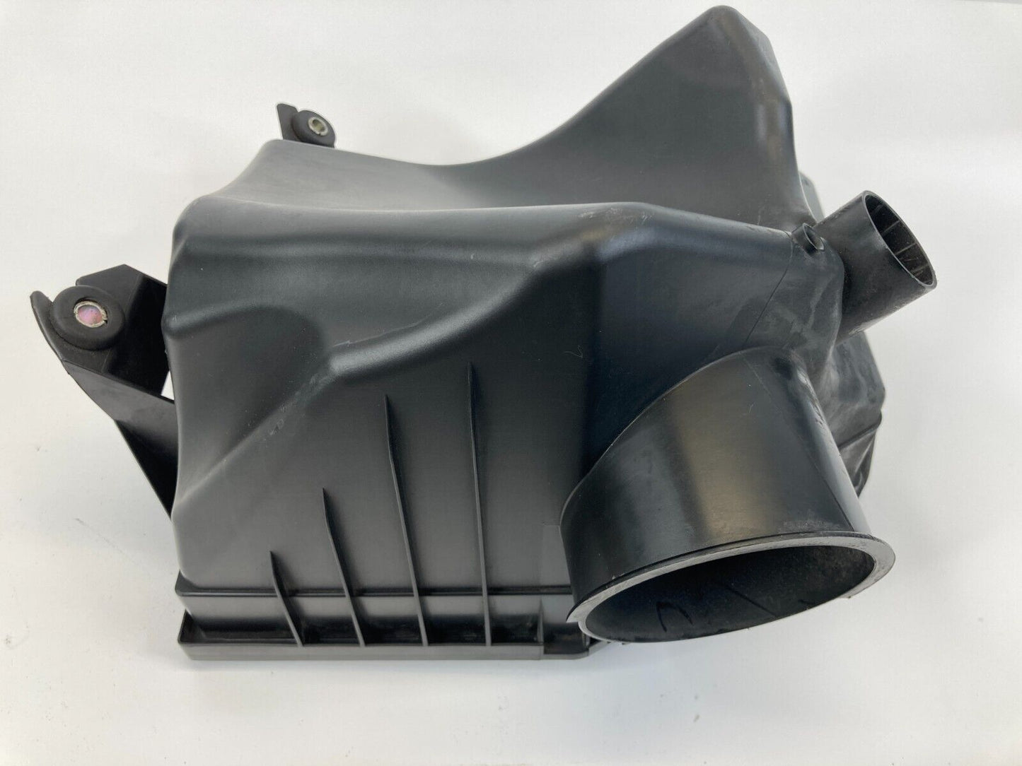 2006 2007 BMW 530i 525i 3.0L L6 Air Intake Filter Muffler Cleaner Box 7537667