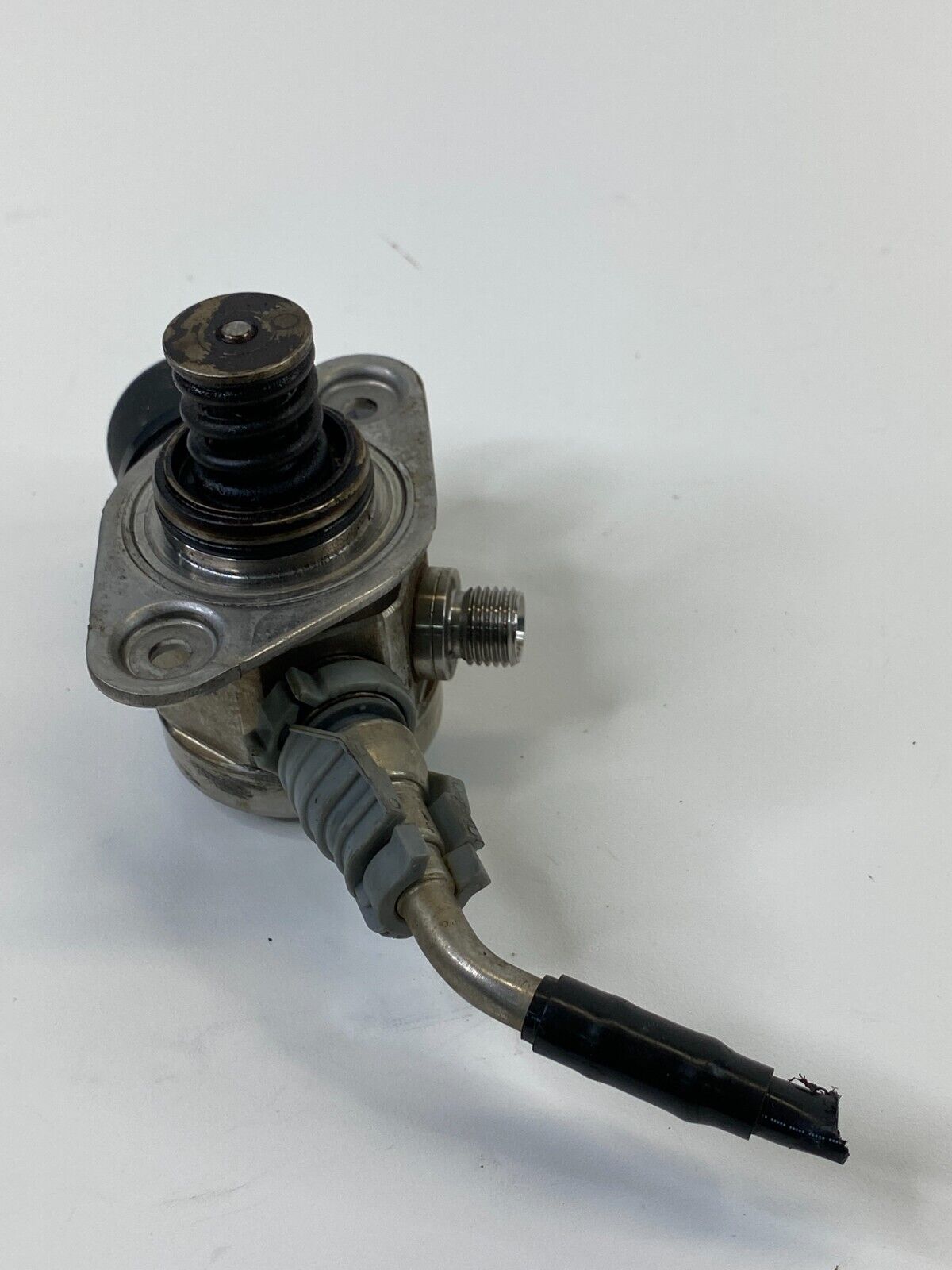 2013 2014 Hyundai Accent 1.6L Engine High Pressure Fuel Pump 35320-2B140 OEM