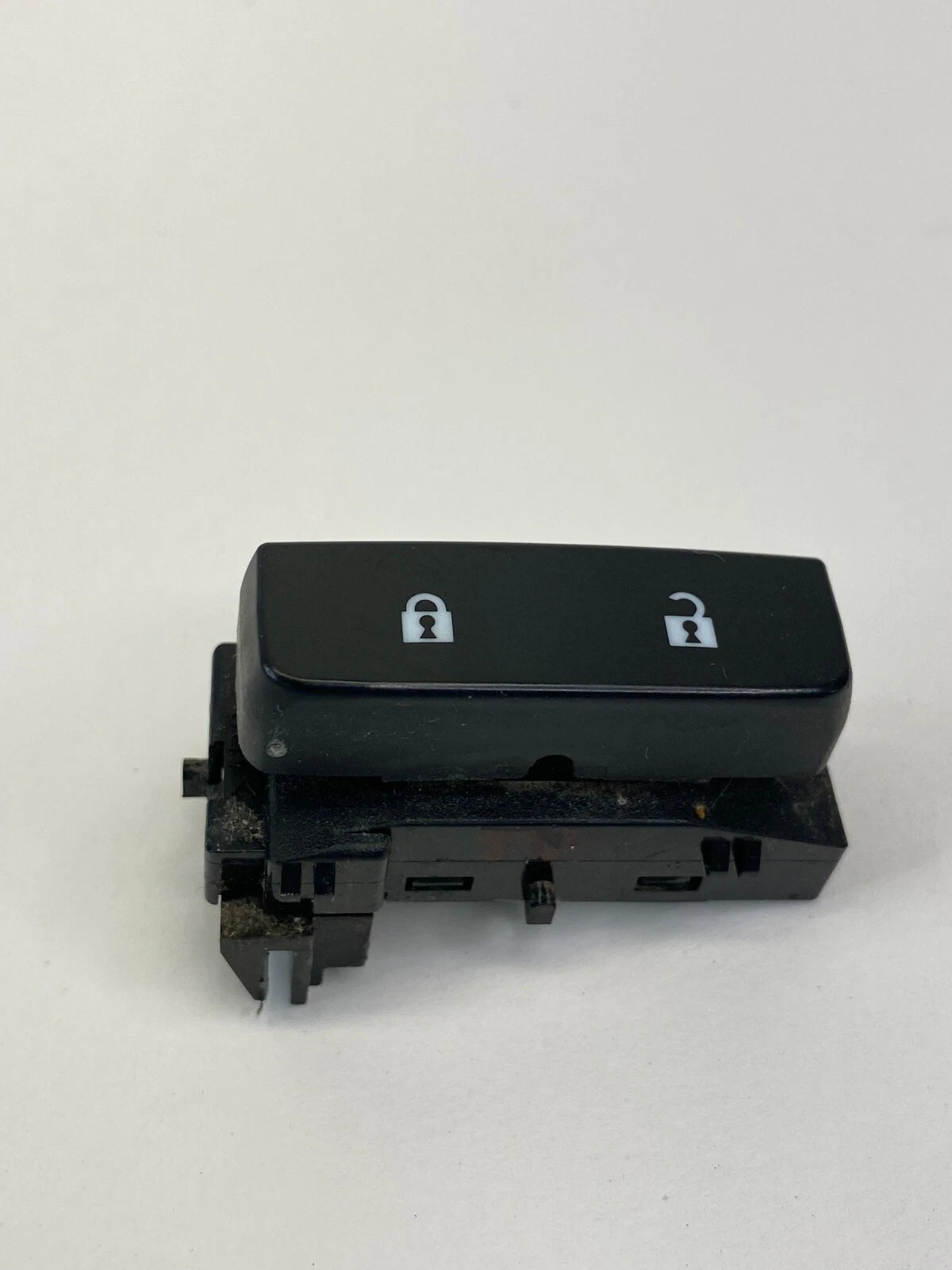 2009-2017 CHEVROLET TRAVERSE FRONT RIGHT SIDE DOOR LOCK CONTROL SWITCH 15804094