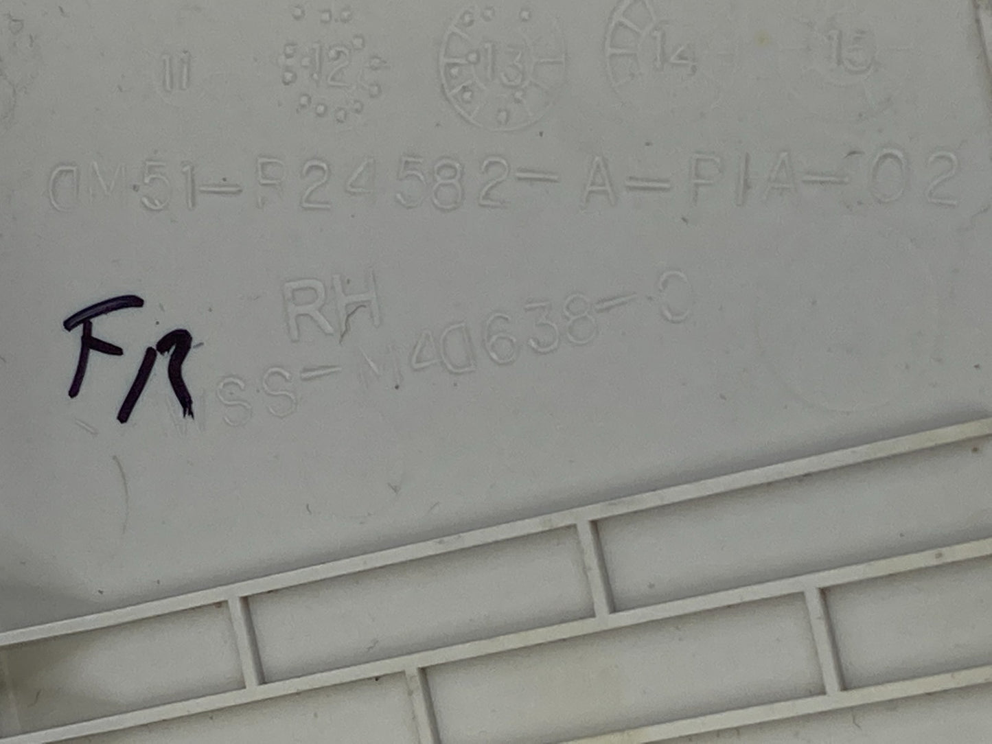 13-18 Ford C-Max Front Right Side Seat Belt Height Adjuster Cover DM51-F24582