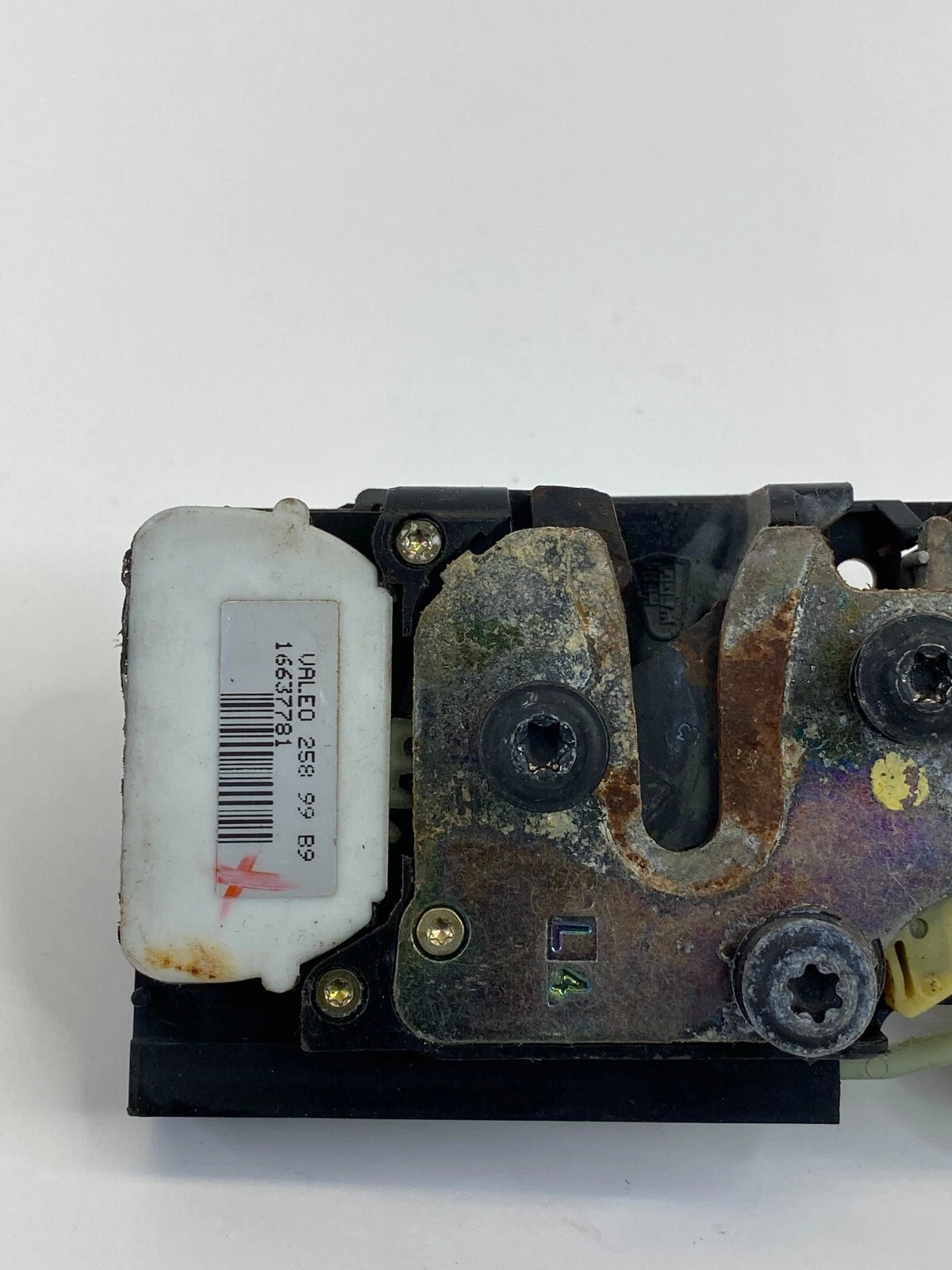 2000-2005 CADILLAC DEVILLE SEDAN REAR LEFT SIDE DOOR LOCK LATCH 16637781