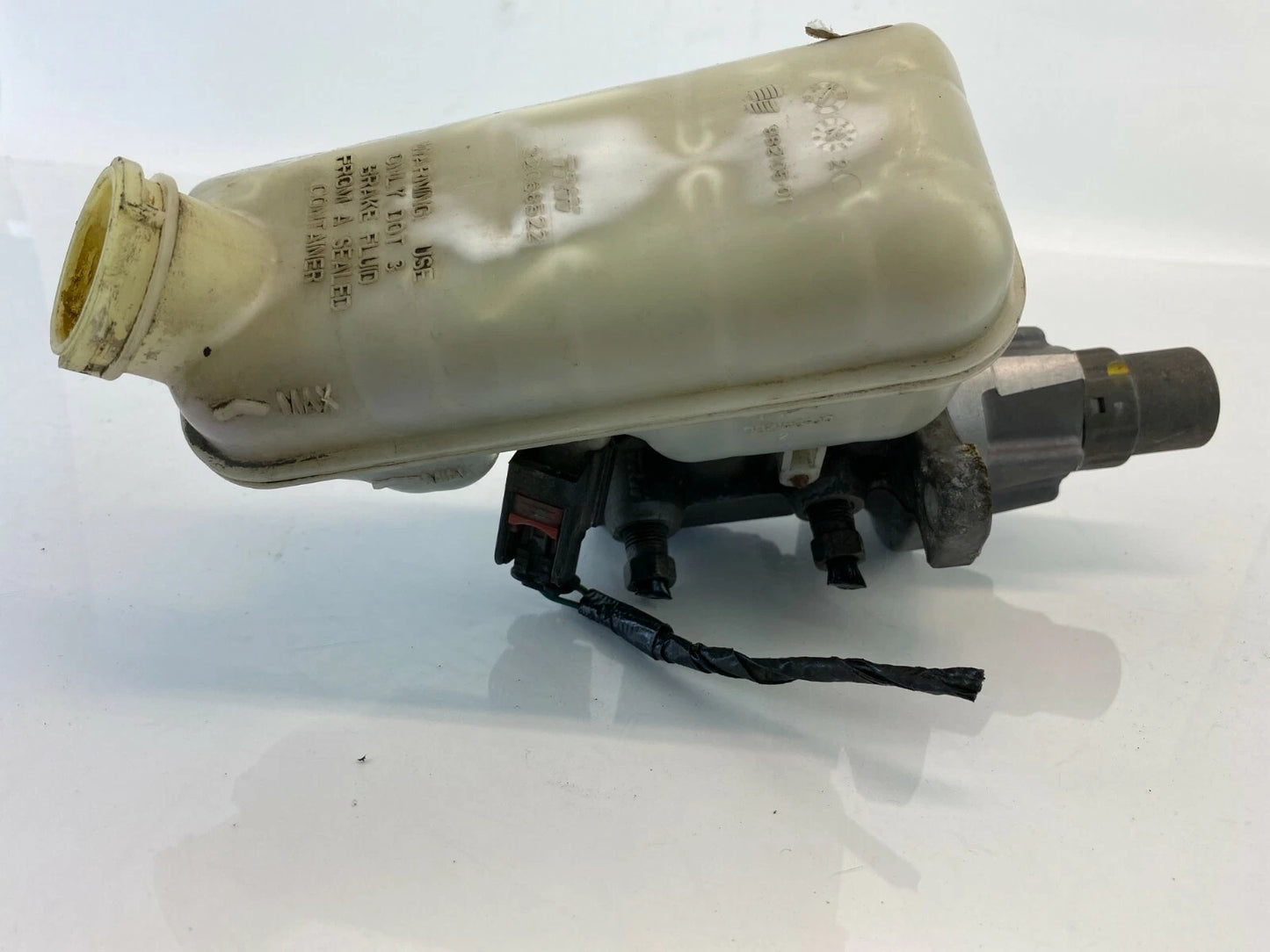 08 09 CHRYSLER TOWN & COUNTRY BRAKE MASTER CYLINDER W/ RESERVOIR BOTTLE TANK