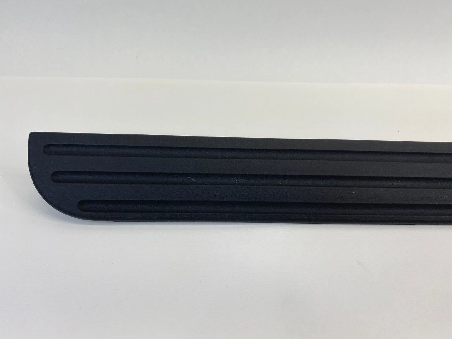 06-12 TOYOTA RAV4 FRONT RIGHT SIDE DOOR SCUFF PLATE TRIM PANEL BEZEL 67911-42030