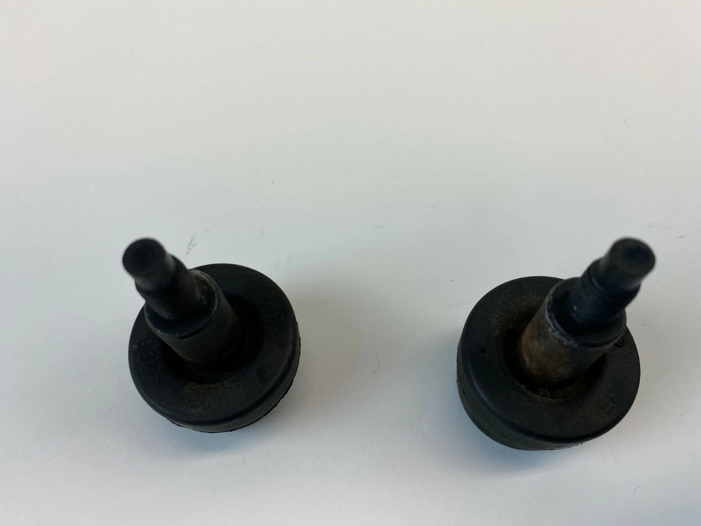 2005-2007 SATURN RELAY 05-08 UPLANDER REAR TRUNK LID BUMPER RUBBER SET PAIR OEM