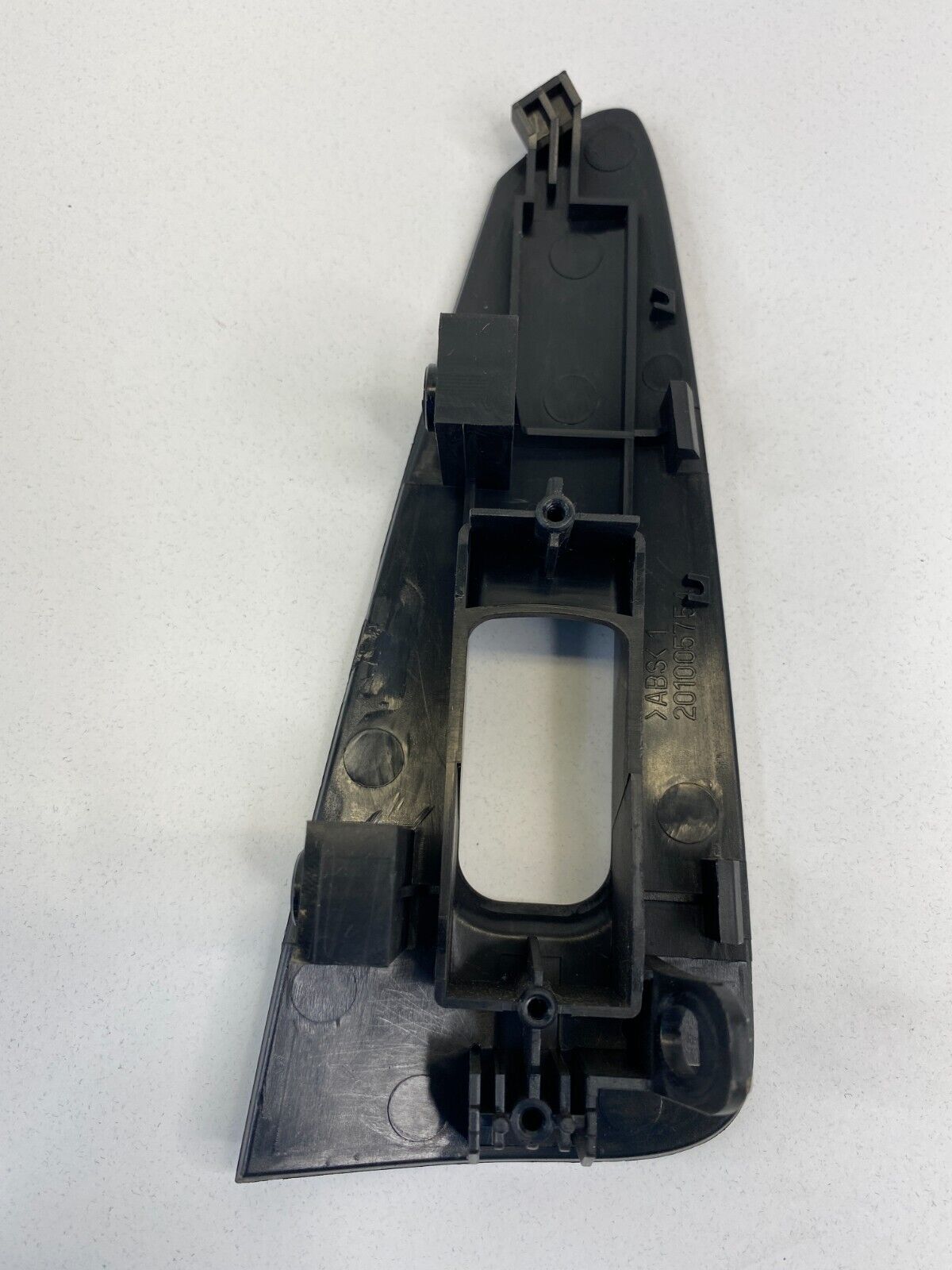 10-13 Kia Forte Rear Right Side Door Window Switch Bezel Cover Trim 201005754