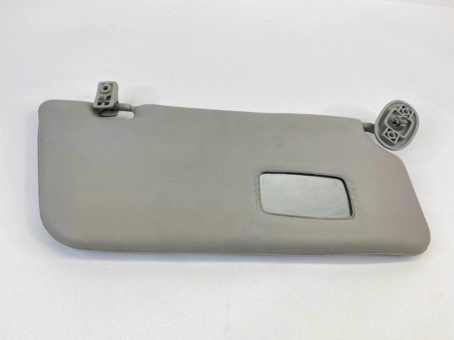 2001-2004 CHEVY CHEVROLET TRACKER 4-DR RIGHT PASSENGER SUNVISOR SUN VISOR SHADE