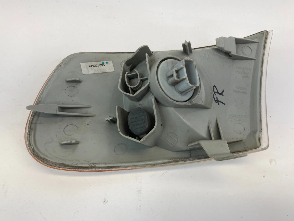 2001 2002 TOYOTA COROLLA RIGHT PASSENGER CORNER PARK TURN SIGNAL LIGHT LAMP