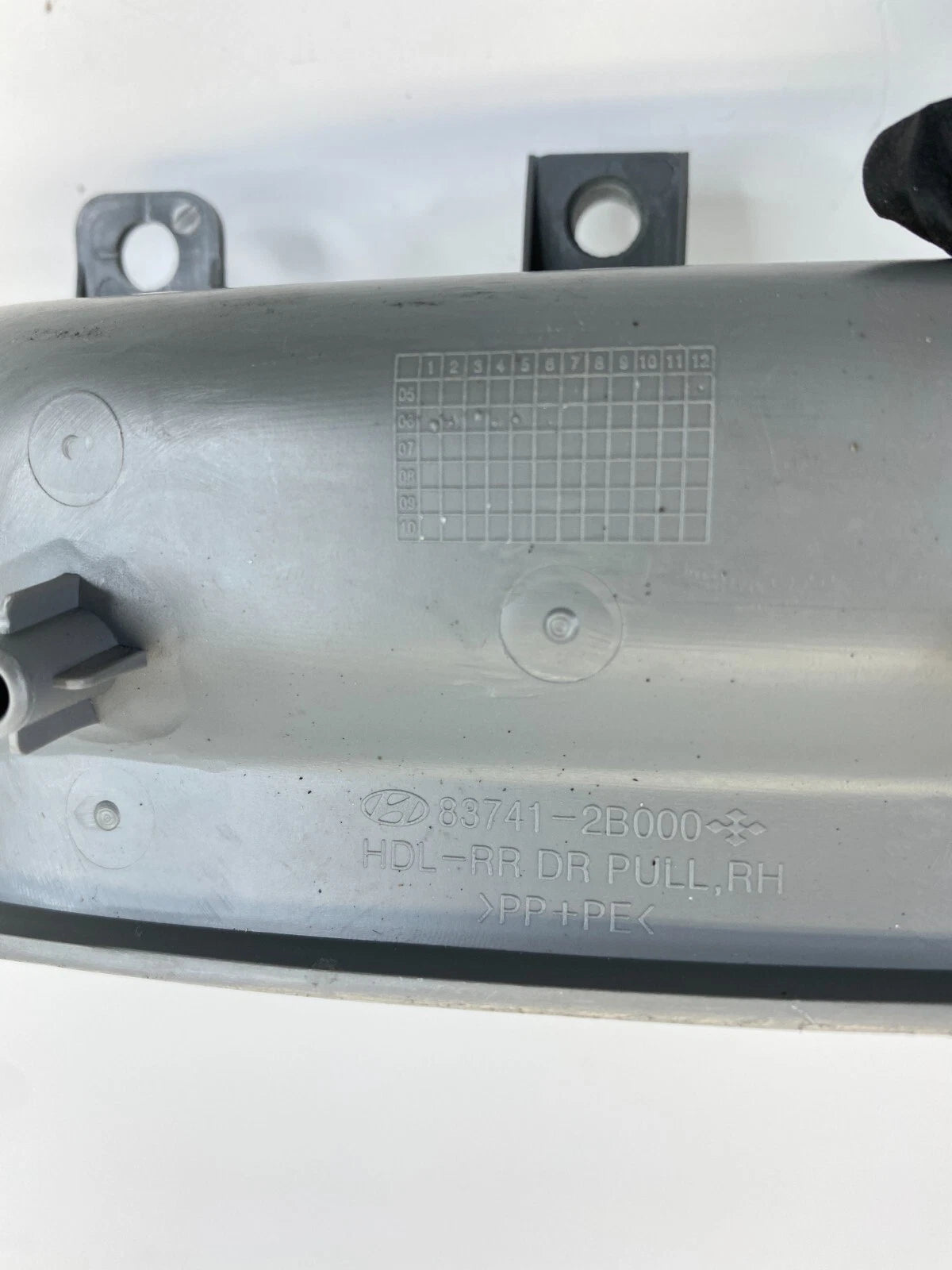 07-09 HYUNDAI SANTA FE REAR RIGHT PASSENGER DOOR PULL HANDLE POCKET 83741-2B000