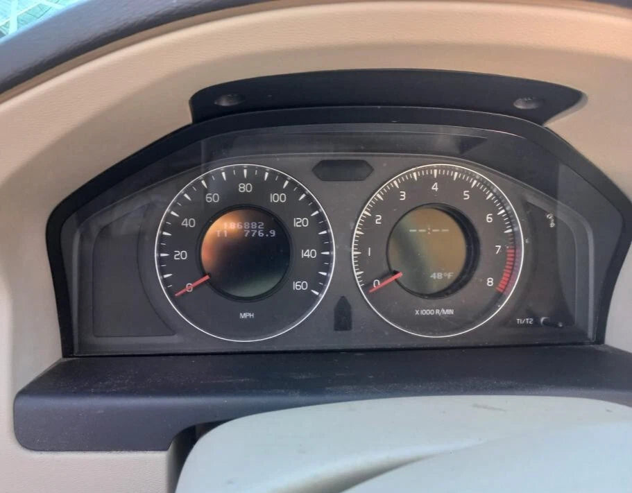 08 09 VOLVO XC70 INSTRUMENT CLUSTER SPEEDOMETER GAUGES 186.882K MILES 36000413