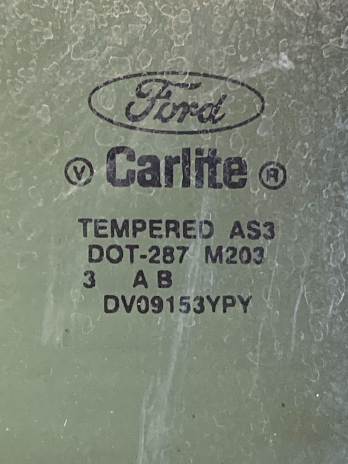 2003 04 05 2006 Lincoln Navigator Rear Left Back Door Side Vent Window Glass