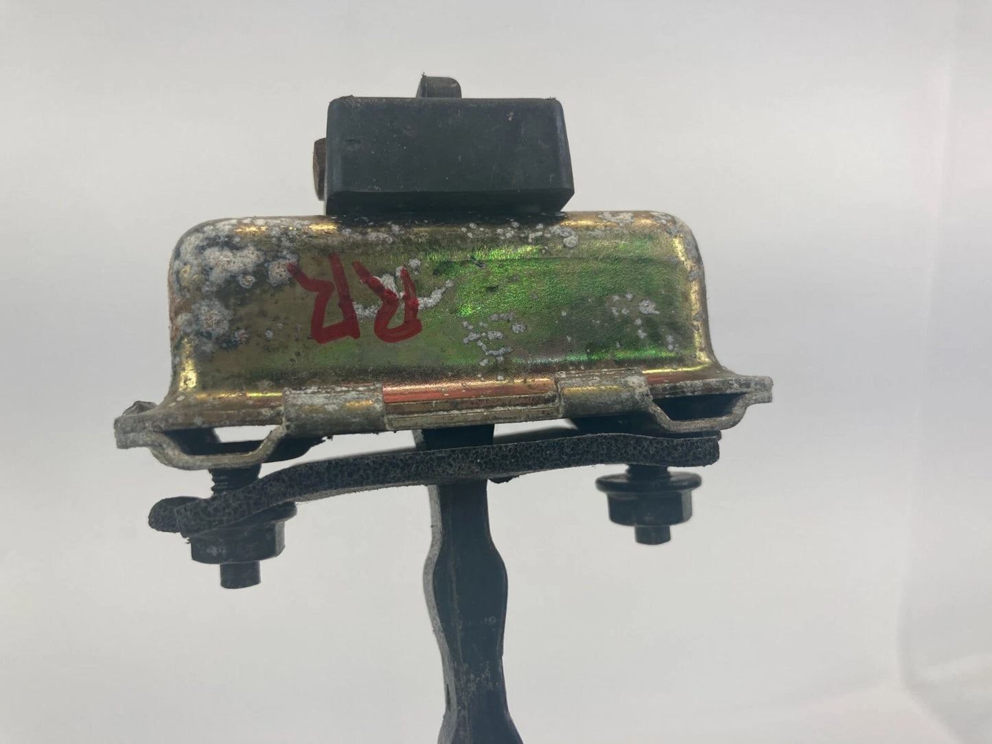 06-11 CADILLAC DTS 00-05 DEVILLE REAR RIGHT DOOR CHECK STOPPER DETENT 25658588