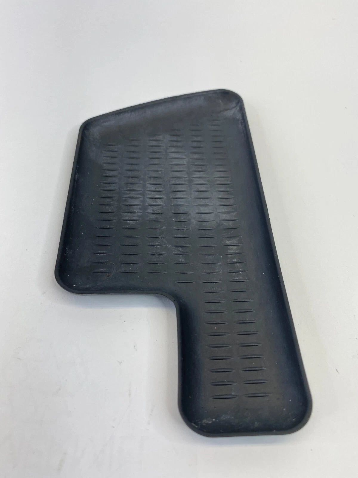 2004-2010 BMW X3 CENTER CONSOLE STORAGE COMPARMENT LINNER RUBBER MAT 3405552 OEM