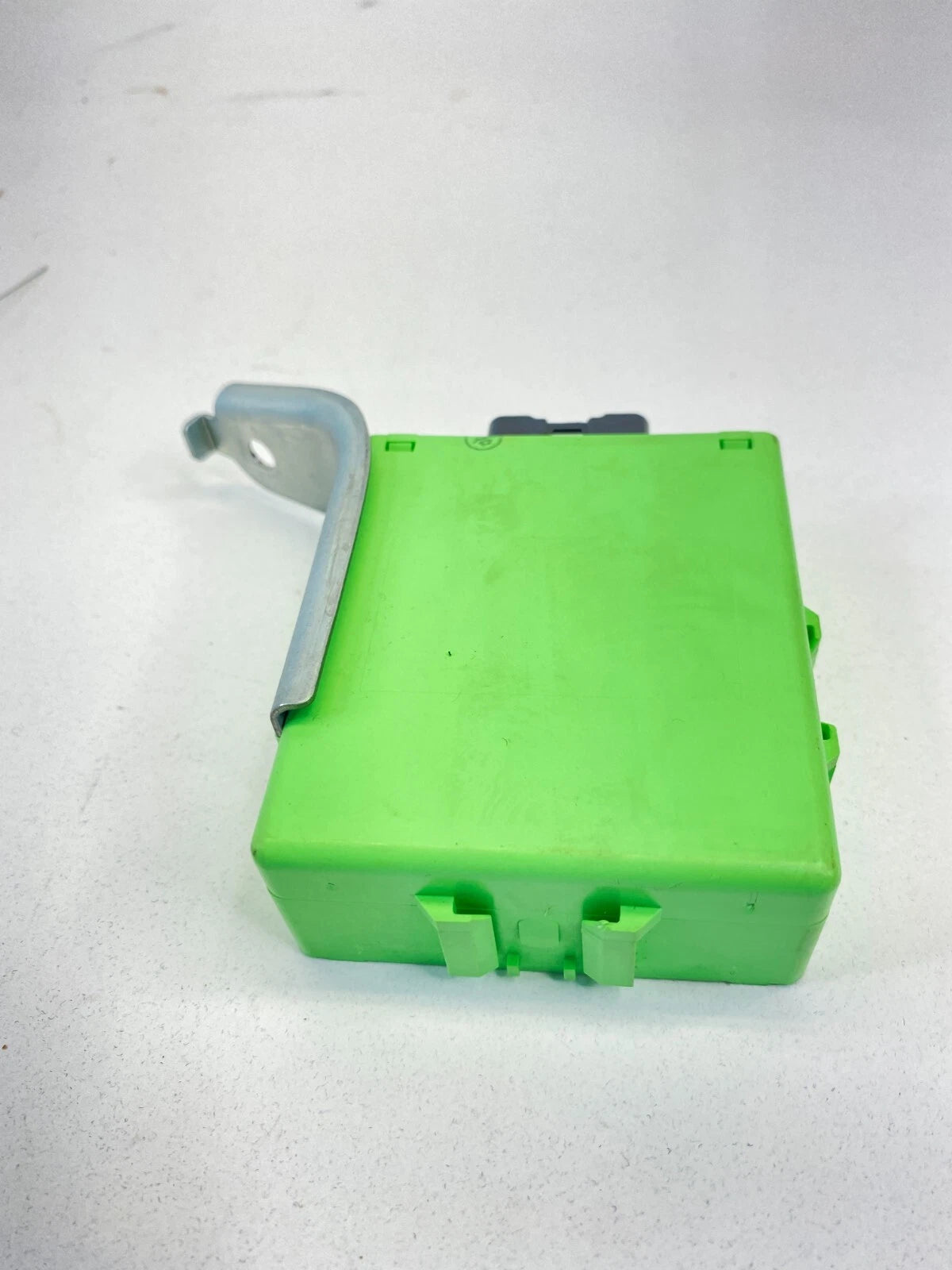 1998 1999 2000 LEXUS LS400 RUNNING LIGHT RELAY CONTROL MODULE 82642-33020 OEM