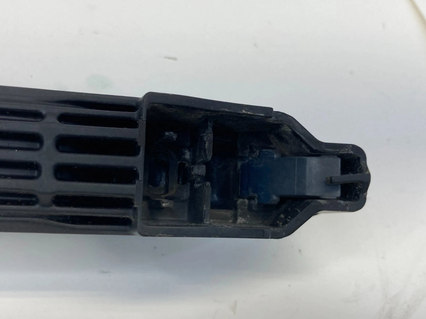 2001-2007 TOYOTA HIGHLANDER FRONT RIGHT RH PASSENGER OUTSIDE DOOR HANDLE OEM