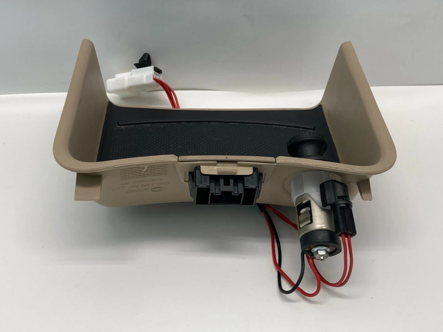 07 08 09 10 KIA RONDO FLOOR CENTER CONSOLE CTR TRAY W/ LIGHTER 84637-1D000 OEM