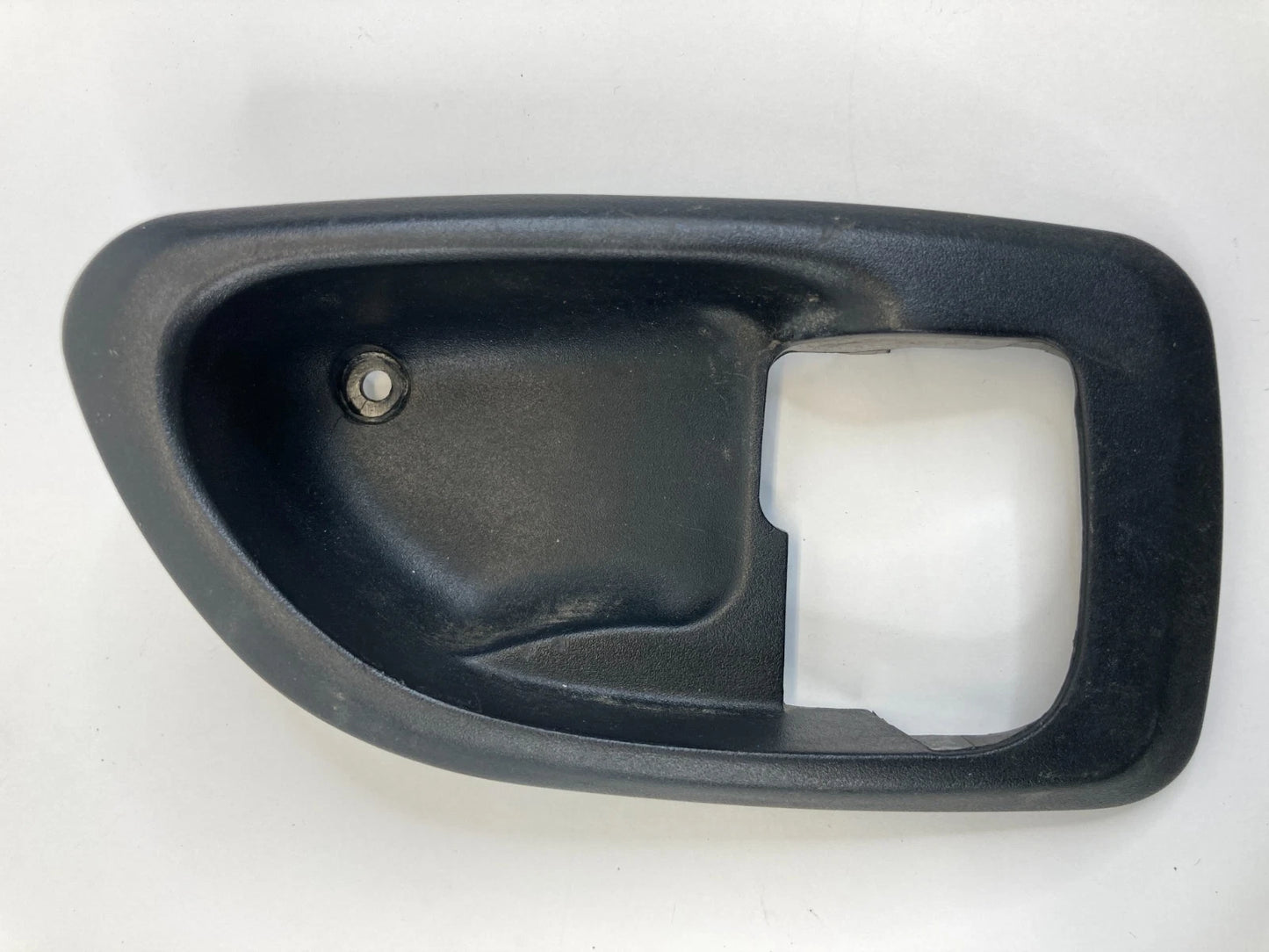 2000-2005 MITSUBISHI ECLIPSE RIGHT PASSENGER INTERIOR DOOR HANDLE COVER TRIM