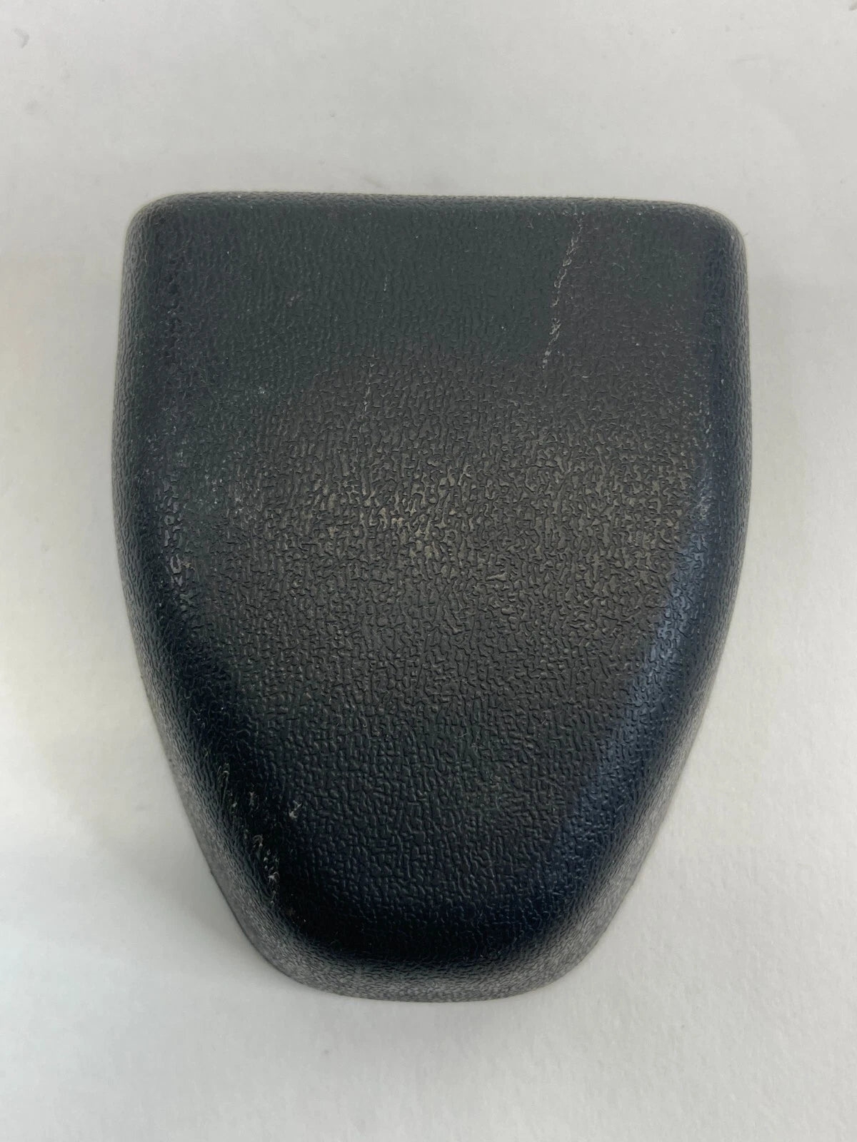2006-2009 TOYOTA PRIUS FRONT LEFT DRIVER SIDE SEAT BELT GUIDE TRIM LOWER COVER