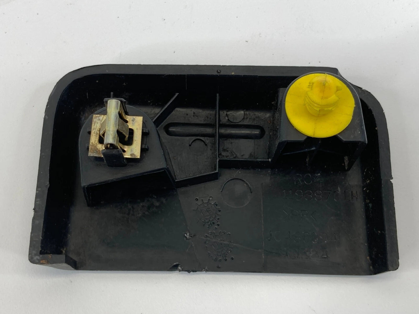 09-12 CHEVROLET TRAVERSE FRONT LEFT SEAT TRACK BOLT COVER END TRIM 1193870 OEM
