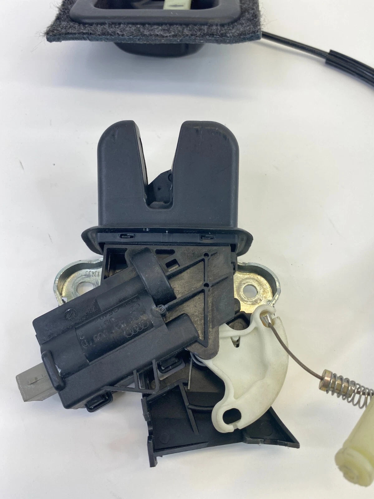 05-10 VOLKSWAGEN PASSAT SEDAN TRUNK LID LOCK LATCH W/ HANDLE RELEASE 4F5827505
