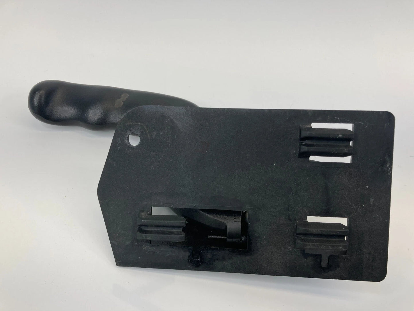2002-2006 CHEVROLET AVALANCHE 1500 FRONT LEFT SIDE INTERIOR DOOR HANDLE OEM