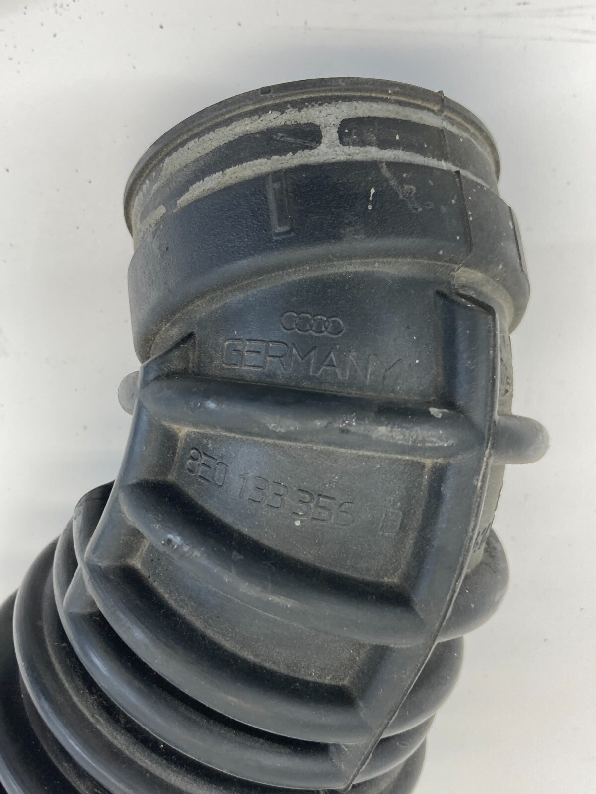 2005-2009 Audi A4 2.0L L4 Automatic Air Cleaner Intake Hose Duct Tube Assy OEM