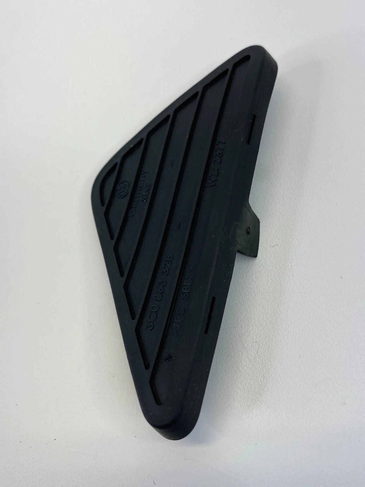 09-17 VOLKSWAGEN CC 07-10 PASSAT CENTER CONSOLE MAT RUBBER INSERT 3C0-863-328