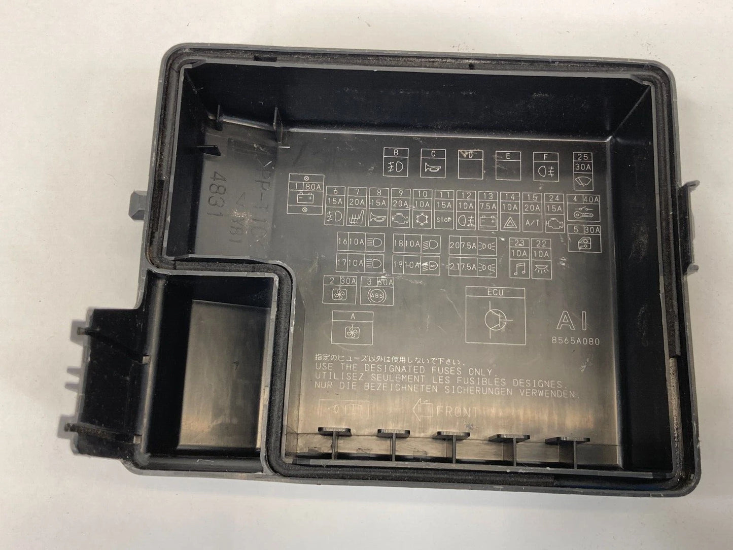 2006-2012 MITSUBISHI GALANT 3.8L 24V ENGINE FUSE BOX RELAY COVER PANEL 8565A080