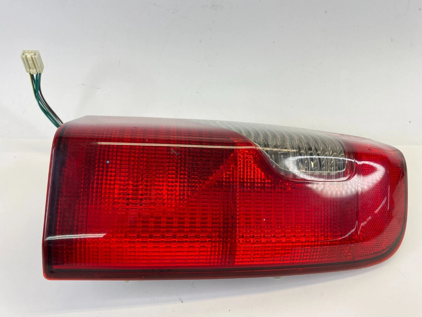 02-04 NISSAN XTERRA REAR RIGHT SIDE TAIL LIGHT TAILLIGHT LAMP 935-700-04 OEM