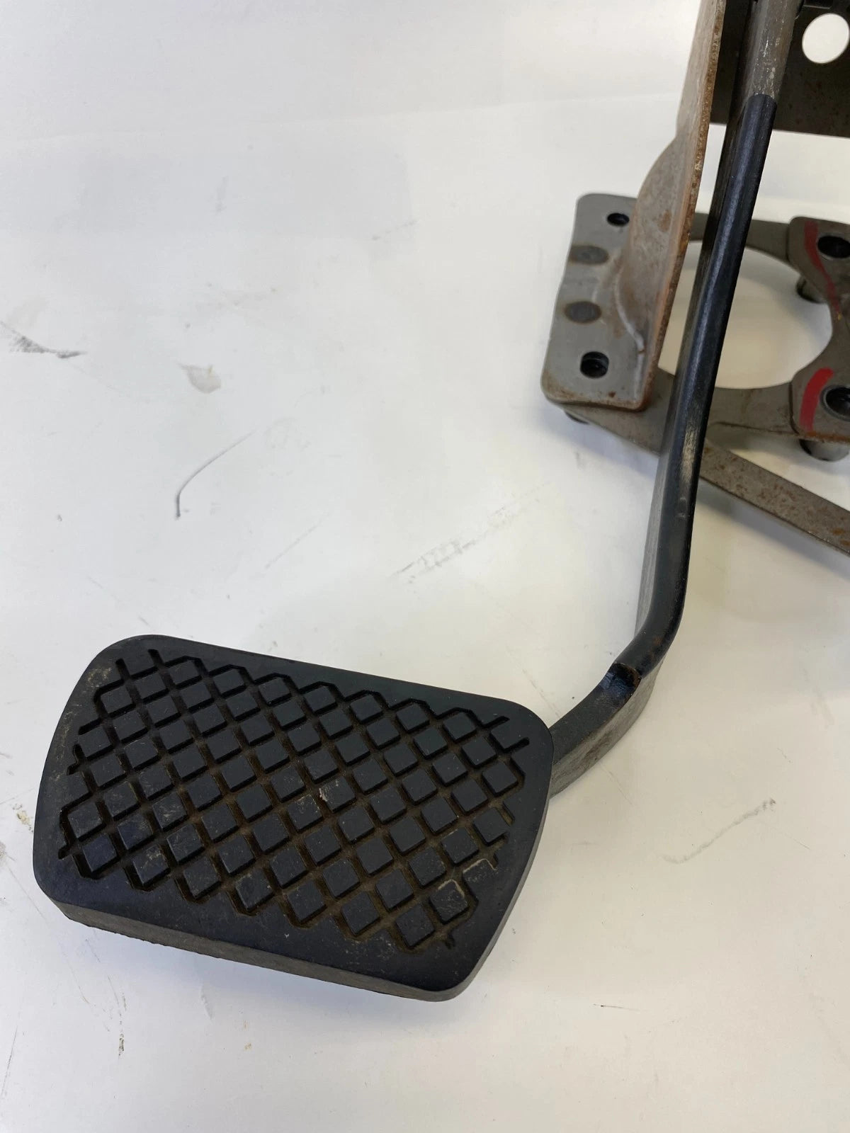 2010-2017 GMC TERRAIN CHEVROLET EQUINOX BRAKE FOOT STOP PEDAL ASSEMBLY