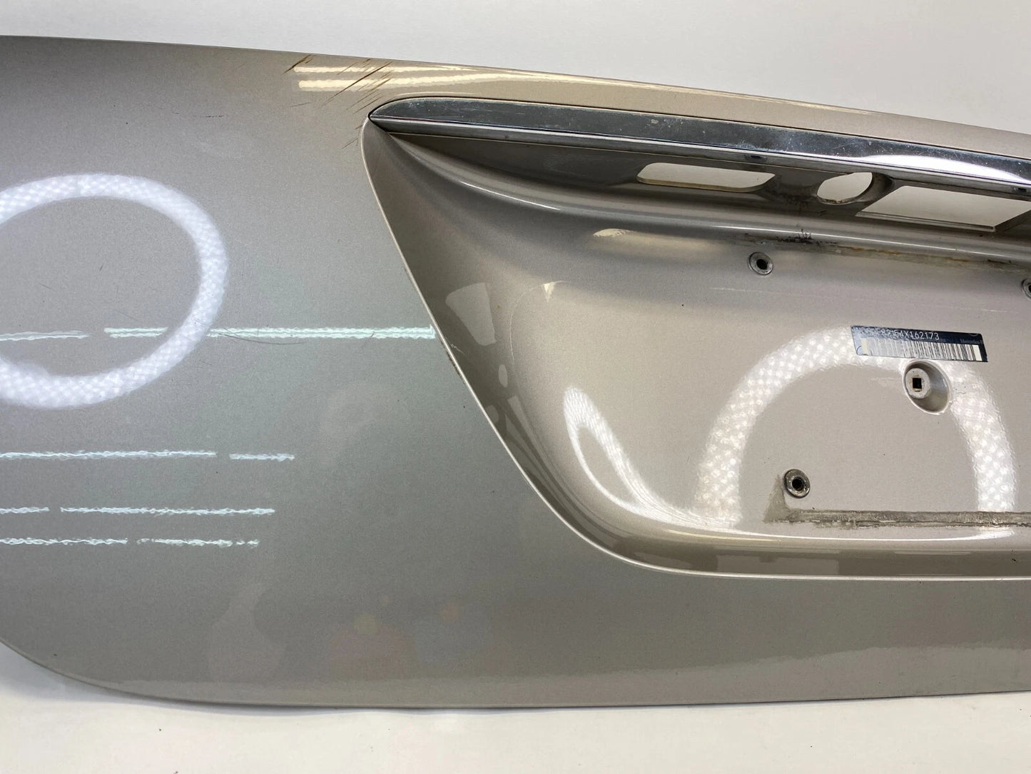 03-06 MERCEDES-BENZ E320 TRUNK LID TAILGATE LICENSE PLATE TRIM A2117500337 OEM