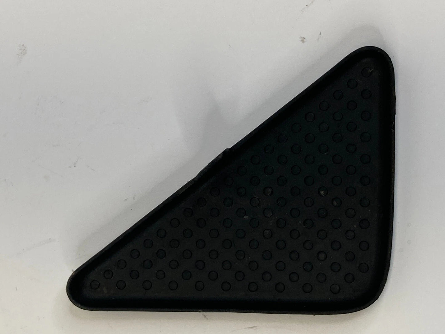 2009-2017 VOLKSWAGEN CC SEDAN REAR CENTER CONSOLE MAT RUBBER INSERT 3C0-863-328