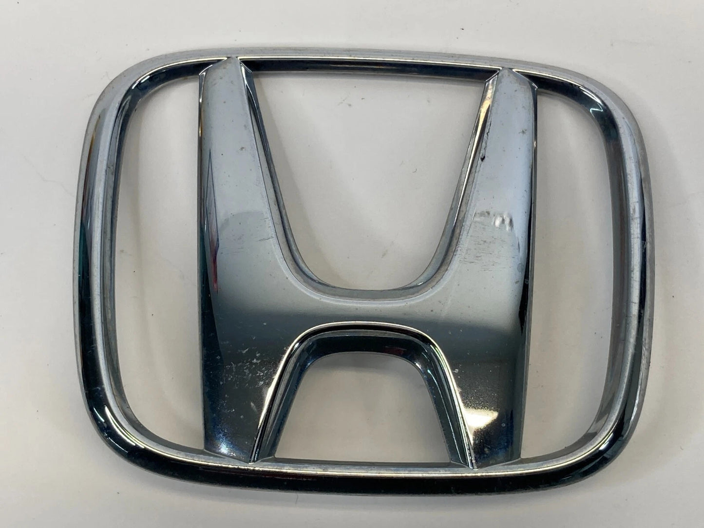 03-05 HONDA ACCORD COUPE REAR TRUNK LID H EMBLEM BADGE LOGO 75701-SDN-000 OEM