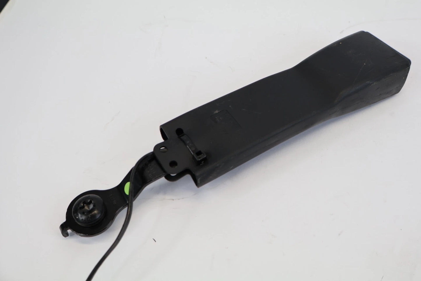 2020-2025 FORD EXPLORER FRONT LEFT DRIVER SEAT BELT BUCKLE RECEPTACLE OEM